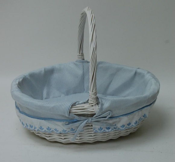 Canastilla de mimbre forrada