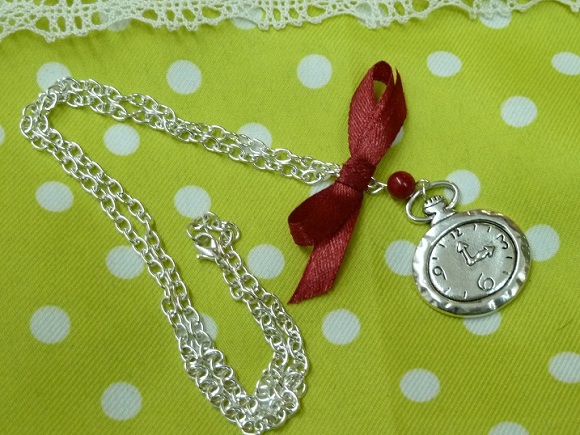 Bistuería retro o vintage, collar