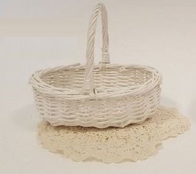 Cesta de mimbre blanca